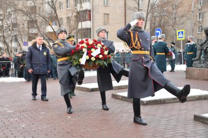 Москва. Министр обороны РФ Сергей Шойгу  и министр РФ по делам гражданской обороны, чрезвычайным ситуациям и ликвидации последствий стихийных бедствий Евгений Зиничев  во время празднования 30 летия создания МЧС у  Главного управления  МЧС России.