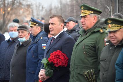 Москва. Губернатор Тульской области Алексей Дюмин ( в центре) во время празднования 30 летия создания МЧС у  Главного управления  МЧС России.