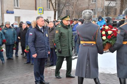 Москва. Министр обороны РФ Сергей Шойгу  и министр РФ по делам гражданской обороны, чрезвычайным ситуациям и ликвидации последствий стихийных бедствий Евгений Зиничев  во время празднования 30 летия создания МЧС у  Главного управления  МЧС России.