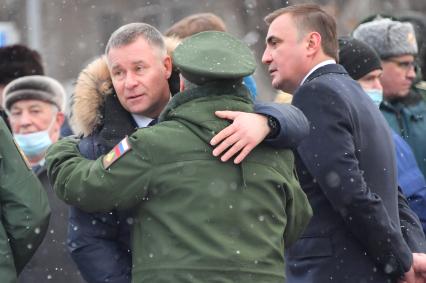 Москва. Министр РФ по делам гражданской обороны, чрезвычайным ситуациям и ликвидации последствий стихийных бедствий Евгений Зиничев во время празднования 30 летия создания МЧС у Главного управления МЧС России.