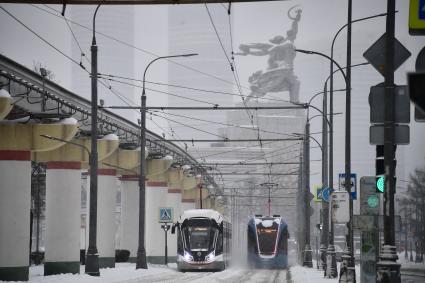 Москва.  Трамваи у ВДНХ.