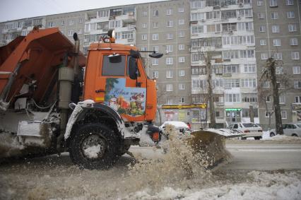 Екатеринбург. Коммунальики устраняют последствия  прорыва водопровода, во время зимних морозов