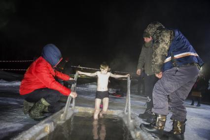 Екатеринбург. Крещенские купания на Верх-Исетском пруду в ночь на 19 января 2021г