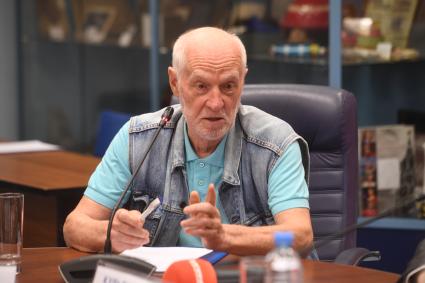 Москва. Писатель, автор книги `Тайна перевала Дятлова` Николай Андреев на пресс-конференции, посвященной тайне `Перевала Дятлова`.