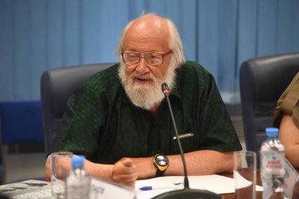 Москва. Доцент кафедры криолитологии и гляциологии географического факультета МГУ Виктор Поповнин на пресс-конференции, посвященной тайне `Перевала Дятлова`.