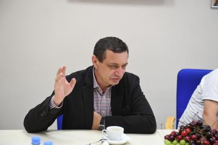 Москва. Врач-судмедэксперт Эдуард Туманов на пресс-конференции, посвященной тайне `Перевала Дятлова`.