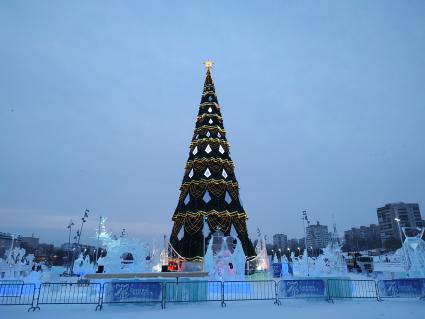 Пермь. VII Открытый конкурс `Кубок России по снежной и ледовой скульптуре `Зимний вернисаж`.