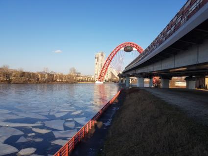 Москва. Живописный мост в Серебряном Бору.