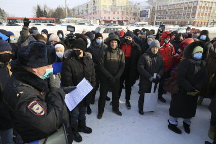 Барнаул. Шествие участников несанкционированной акции в поддержку оппозиционера Алексея Навального.