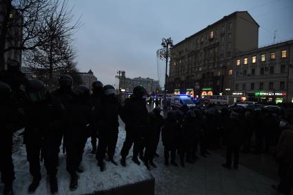 Москва. Сотрудники правоохранительных органов во время несанкционированной акции в поддержку оппозиционера Алексея Навального на Пушкинской площади.