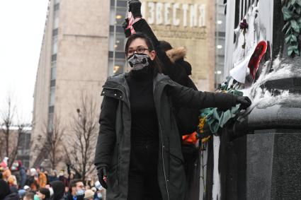 Москва. Участники несанкционированной акции в поддержку оппозиционера Алексея Навального на Пушкинской площади.