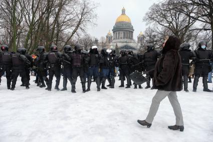 Санкт-Петербург. Сотрудники правоохранительных органов во время  несанкционированной акции в поддержку оппозиционера Алексея Навального в центре города.