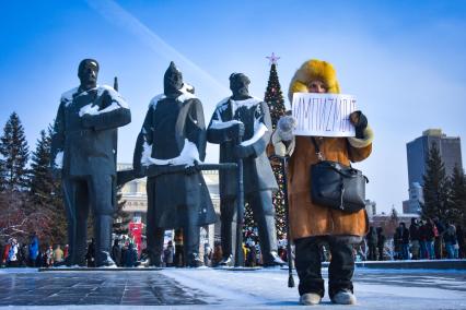 Новосибирск. Участники несанкционированной акции в поддержку оппозиционера Алексея Навального на площади Ленина.