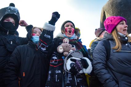 Новосибирск. Участники несанкционированной акции в поддержку оппозиционера Алексея Навального на площади Ленина.