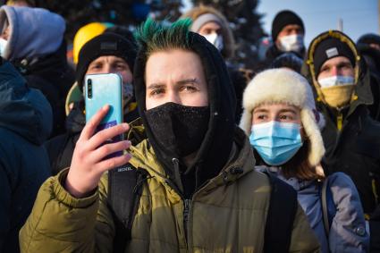 Новосибирск. Участники несанкционированной акции в поддержку оппозиционера Алексея Навального на площади Ленина.