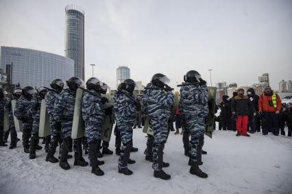 Екатеринбург. Сотрудники полиции во время разгона участников несанкционированного митинга в поддержку оппозиционера Алексея Навального в сквере у Драматического театра