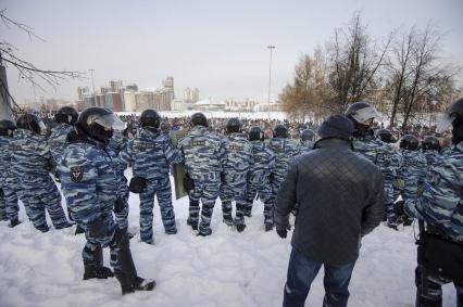 Екатеринбург. Столкновения сторонников оппозиционера Алексея Навального и сотрудников полиции во время несанкционированного митинга в сквере у Драматического театра