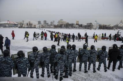 Екатеринбург. Сотрудники полиции во время разгона участников несанкционированного митинга в поддержку оппозиционера Алексея Навального в сквере у Драматического театра