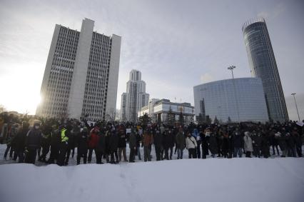 Екатеринбург. Несанкционированный митинг сторонников оппозиционера Алексея Навального в сквере у Драматического театра, напротив дома правительства Свердловской области