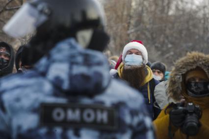 Екатеринбург. Сотрудники ОМОН во время несанкционированным митингом оппозиционера Алексея Навального в сквере у Драматического театра