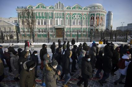 Екатеринбург. Несанкционированное шествие сторонников оппозиционера Алексея Навального мимо резиденции губернатора Свердловской области