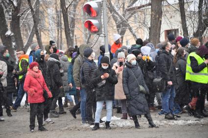 Москва. Участники несанкционированной акции в поддержку Алексея Навального на одной из улиц города.
