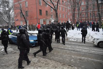 Москва. Сотрудники правоохранительных органов  и участники несанкционированной акции в поддержку оппозиционера Алексея Навального.