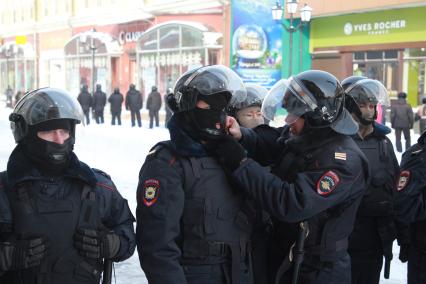 Иркутск. Сотрудники правоохранительных органов во время несанкционированной акции в поддержку оппозиционера Алексея Навального.