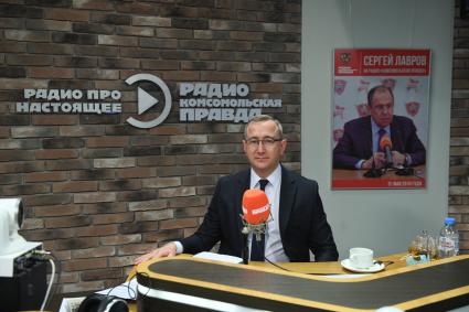 Москва. Губернатор Калужской области Владислав Шапша на радиостанции `Комсомольская правда`.