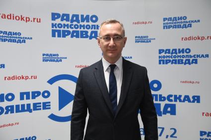 Москва. Губернатор Калужской области Владислав Шапша на радиостанции `Комсомольская правда`.