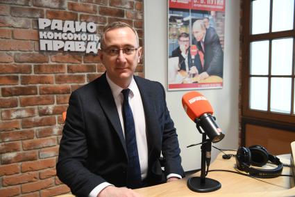 Москва. Губернатор Калужской области Владислав Шапша на радиостанции `Комсомольская правда`.
