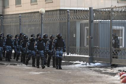 Москва. Сотрудники правоохранительных органов у здания Мосгорсуда, где будет рассматриваться требование ФСИН о замене условного срока Алексея Навального на реальный.