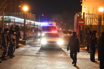 Москва. Сотрудники правоохранительных органов у здания Мосгорсуда,  где рассматривается требование ФСИН о замене условного срока Алексея Навального на реальный.