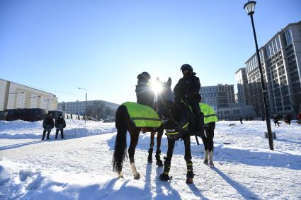 Москва.  Конная полиция в районе Мосгорсуда, где  будет рассматриваться требование ФСИН о замене условного срока Алексея Навального на реальный.