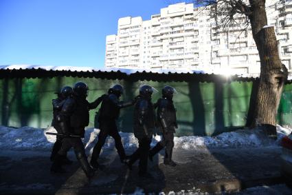 Москва. Сотрудники правоохранительных органов в районе Мосгорсуда, где  будет рассматриваться требование ФСИН о замене условного срока Алексея Навального на реальный.