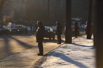 Москва. Сотрудники правоохранительных органов у здания Мосгорсуда, где  будет рассматриваться требование ФСИН о замене условного срока Алексея Навального на реальный.