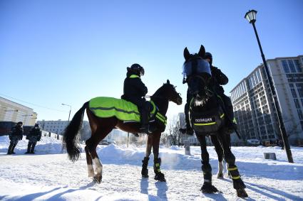 Москва.  Конная полиция в районе Мосгорсуда, где  будет рассматриваться требование ФСИН о замене условного срока Алексея Навального на реальный.