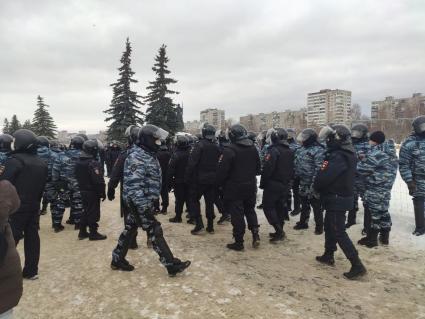 Пермь. Сотрудники правоохранительных органов во время несанкционированной акции в поддержку Алексея Навального.