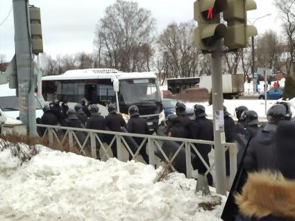 Пермь. Сотрудники правоохранительных органов во время несанкционированной акции в поддержку Алексея Навального.