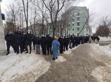 Пермь. Сотрудники правоохранительных органов во время несанкционированной акции в поддержку Алексея Навального.