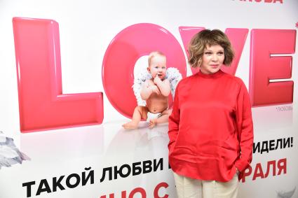 Москва. Актриса Елена Валюшкина на премьере фильма Love в кинотеатре `Каро Октябрь`.