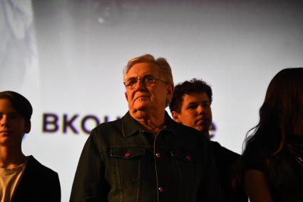 Москва. Актер Юрий Стоянов на премьере фильма Love в кинотеатре `Каро Октябрь`.