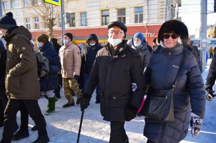 Новосибирск.  Участники несанкционированной акции в поддержку Алексея Навального на одной из улиц города.