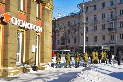 Новосибирск. Сотрудники правоохранительных органов во время несанкционированной акции в поддержку Алексея Навального.