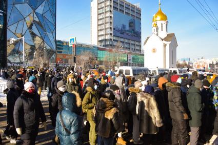 Новосибирск.  Участники несанкционированной акции в поддержку Алексея Навального на Красном проспекте.