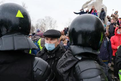 Санкт-Петербург. Митингующие во время несанкционированной акции в поддержку Алексея Навального.