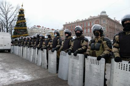 Санкт-Петербург.  Сотрудники правоохранительных органов во время несанкционированной акции в поддержку Алексея Навального.