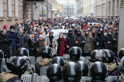 Санкт-Петербург. Митингующие во время несанкционированной акции в поддержку Алексея Навального.
