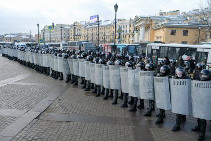 Санкт-Петербург.  Сотрудники правоохранительных органов во время несанкционированной акции в поддержку Алексея Навального.