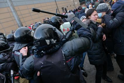 Санкт-Петербург.  Сотрудники правоохранительных органов во время несанкционированной акции в поддержку Алексея Навального.